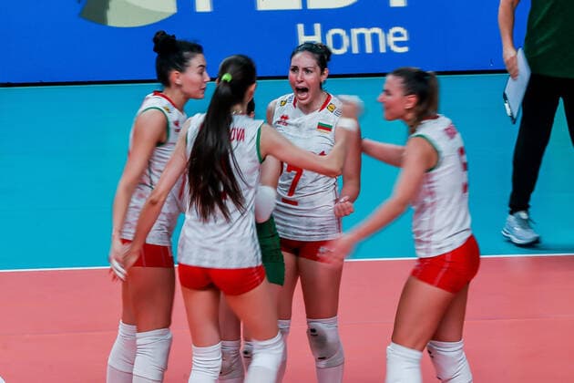 (220618) -- QUEZON CITY, June 18, 2022 -- Bulgaria s players celebrate scoring during the FIVB Volleyball Nations League Women s Pool 4 match between Bulgaria and Canada in Quezon City, the Philippines on June 18, 2022. ) (SP)PHILIPINES-QUEZON CITY-VOLLEYBALL-NATIONS LEAGUE-BULGARIA VS CANADA ROUELLExUMALI 
