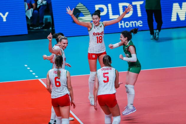 (220618) -- QUEZON CITY, June 18, 2022 -- Bulgaria s players celebrate scoring during the FIVB Volleyball Nations League Women s Pool 4 match between Bulgaria and Canada in Quezon City, the Philippines on June 18, 2022. ) (SP)PHILIPINES-QUEZON CITY-VOLLEYBALL-NATIONS LEAGUE-BULGARIA VS CANADA ROUELLExUMALI 