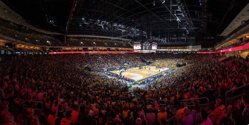 Basketball Berlin 17 06 2022 Season 2021 2022 easyCredit BBL 1 Bundesliga Playoffs Final Game 3 Alba Berlin FC Bayern Munich Basketball Mercedes Benz Arena Sports Venue sold out