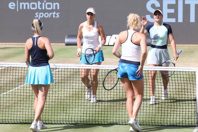 DEU, Tennis, Bett1 Open, 18 06 2022, Rot Weiss Tennisanlage, Berlin, DEU, Tennis, Bett1 Open, in picture ladies doubles 1 Storm SANDERS AUS Katerina SINIAKOVA CZE vs Bianca ANDREESCU CAN Sabine LISICKI GER Foto Juergen Engler nordphoto GmbH JuergenxEngler nph00076