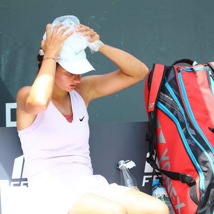 Anastasia Gasanova holds an ice pack on her head to cool down Bad Homburg Open, Tennis 18 06 2022 Bad Homburg Open, Tennis 18 06 2022 Bad Homburg Copyright: xEibner-Pressefotox EP_RWS