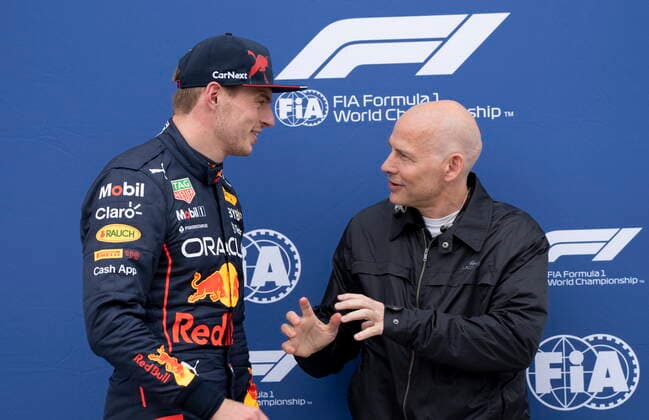 June 18, 2022, Montreal, PQ, Canada: Red Bull Racing s Max Verstappen of the Netherlands chats with former world champion Jacques Villeneuve after taking the pole position for the Sunday race during qualifying at the Formula One Canadian Grand Prix in Montreal, Saturday, June 18, 2022. Max Verstappen Jacques Villeneuve  - ZUMAc35_ 20220618_zaf_c35_082 Copyright: xPaulxChiassonx