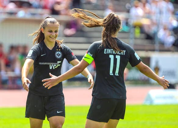 Football B JUNIORINNEN Eintracht Frankfurt 1 FC Union Berlin 18 06 22, jubilation of goal scorers Sarah Preuss and Sarah Wiesner EF , after 4 0 victory entry into the final of the German championship against Hamburger SV,