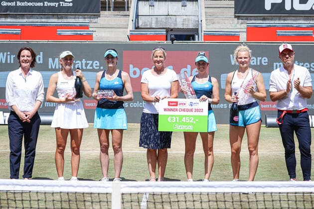 Nadine Raidt General Manager e motion sports Berlin , Jil TEICHMANN SUI and AlizÃ CORNET FRA 2 placed , Barbara Rittner Tournament Director bett1open and the doubles winners 2022 Storm SANDERS AUS and Katerina SINIAKOVA CZE, Adam Szpyt Managing Director bett1 , bett1open WTA 500, Berlin, LTTC Rot Weiß , 19 06 2022, Copyright: xClaudioxGärtnerx