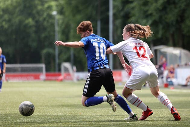Promotion match 2 women Bundesliga 2021 2022, 1 FC Cologne II 1 FC Saarbrücken Leonie Stöhr FCS, 10 , Leonie Krump FC II, 12 Cologne RheinEnergieSportpark, artificial turf North Rhine Westphalia Germany