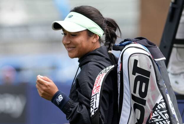 Mandatory Credit: Photo by Dave Shopland Shutterstock (12991864r) Great Britain s Heather Watson smiling as she comes on court for Final Qualifying Match Rothesay International Eastbourne, Tennis, Devonshire Park, Eastbourne, UK - 19 Jun 2022 Rothesay International Eastbourne, Tennis, Devonshire Park, Eastbourne, UK - 19 Jun 2022  Copyright: xDavexShopland Shutterstockx 12991864r