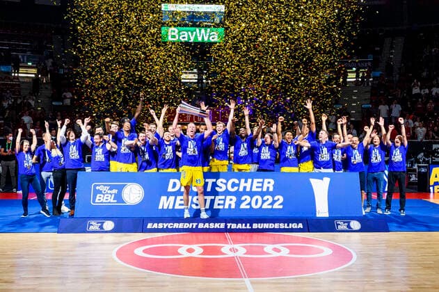 Sport Themen der Woche KW24 Sport Bilder des Tages GER, easy credit BBl, Finale Spiel 4, FC Bayern Muenchen Basketball vs. Alba Berlin 19.06.2022, Audi Dome, Muenchen, GER, easy credit BBl, Finale Spiel 4, FC Bayern Muenchen Basketball vs. Alba Berlin, im Bild Deutscher Basketball Meister Alba Berlin *** GER, easy credit BBl, final game 4, FC Bayern Muenchen Basketball vs Alba Berlin 19 06 2022, Audi Dome, Munich, GER, easy credit BBl, final game 4, FC Bayern Muenchen Basketball vs Alba Berlin, in the picture German Basketball Champion Alba Berlin nordphotoxGmbHx xStraubmeier nph00004