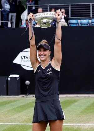 Tennis - 2022 WTA, Tennis Damen Rothesay Birmingham Classic Championships - Edgbaston Priory Club - Sunday 19th June 2022 Beatriz Haddad Maia (BRZ) poses with the winners trophy after number eight seed Shuai Zhang (CHN) retired in the first set of their match, at 2022 Rothesay Birmingham Classic Championships. 