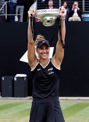 Tennis - 2022 WTA, Tennis Damen Rothesay Birmingham Classic Championships - Edgbaston Priory Club - Sunday 19th June 2022 Beatriz Haddad Maia (BRZ) poses with the winners trophy after number eight seed Shuai Zhang (CHN) retired in the first set of their match, at 2022 Rothesay Birmingham Classic Championships. 