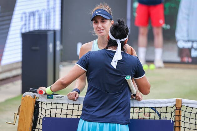 Belinda BENCIC SUI has to retire due to injury, Ons JABEUR TUN, bett1open WTA 500, Berlin, LTTC Rot Weiß , 19 06 2022, Copyright: xClaudioxGärtnerx