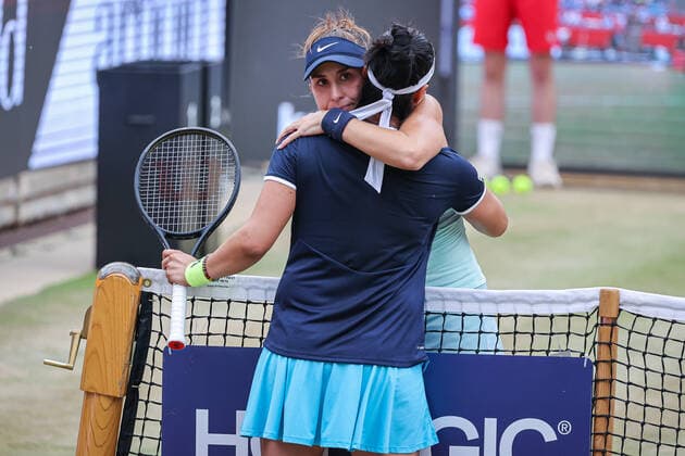 Belinda BENCIC SUI has to retire due to injury, Ons JABEUR TUN, bett1open WTA 500, Berlin, LTTC Rot Weiß , 19 06 2022, Copyright: xClaudioxGärtnerx