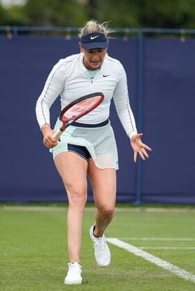 Mandatory Credit: Photo by Dave Shopland Shutterstock (12991864by) Donna Vekic from Croatia dejection during her final qualifying match Rothesay International Eastbourne, Tennis, Devonshire Park, Eastbourne, UK - 19 Jun 2022 Rothesay International Eastbourne, Tennis, Devonshire Park, Eastbourne, UK - 19 Jun 2022  Copyright: xDavexShopland Shutterstockx 12991864by