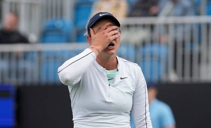 Mandatory Credit: Photo by Dave Shopland Shutterstock (12991864br) Donna Vekic from Croatia argues with umpire over a line call during her final qualifying match Rothesay International Eastbourne, Tennis, Devonshire Park, Eastbourne, UK - 19 Jun 2022 Rothesay International Eastbourne, Tennis, Devonshire Park, Eastbourne, UK - 19 Jun 2022  Copyright: xDavexShopland Shutterstockx 12991864br