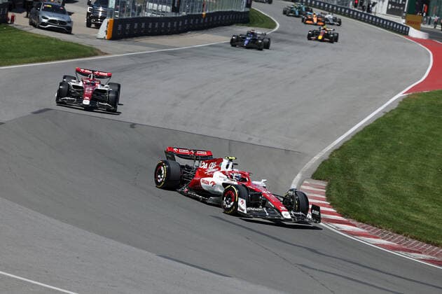24 ZHOU Guanyu (chi), Alfa Romeo F1 Team ORLEN C42, action 77 BOTTAS Valtteri (fin), Alfa Romeo F1 Team ORLEN C42, action during the Formula 1 AWS Grand Prix du Canada 2022, 9th round of the 2022 FIA Formula One World Championship, WM, Weltmeisterschaft on the Circuit Gilles Villeneuve, from June 17 to 19, 2022 in Montreal, Canada - F1 - CANADIAN GRAND PRIX 2022 - RACE DPPI Panoramic  G00D4126
