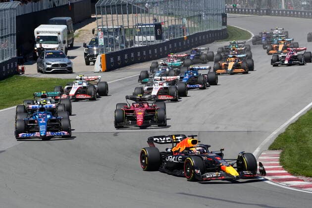 June 19, 2022, Montreal, PQ, Canada: Red Bull Racing driver Max Verstappen (right) leads Alpine driver Fernando Alonso (left) at the start of the Canadian Grand Prix in Montreal on Sunday, June 19, 2022. Canada News - June 19, 2022  - ZUMAc35_ 20220619_zaf_c35_003 Copyright: xRyanxRemiorzx
