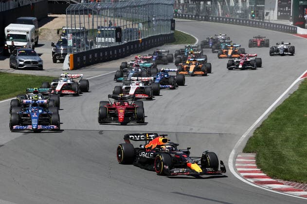 start of the race, depart, 01 VERSTAPPEN Max (nld), Red Bull Racing RB18, action 14 ALONSO Fernando (spa), Alpine F1 Team A522, action 55 SAINZ Carlos (spa), Scuderia Ferrari F1-75, action 44 HAMILTON Lewis (gbr), Mercedes AMG F1 Team W13, action during the Formula 1 AWS Grand Prix du Canada 2022, 9th round of the 2022 FIA Formula One World Championship, WM, Weltmeisterschaft on the Circuit Gilles Villeneuve, from June 17 to 19, 2022 in Montreal, Canada - F1 - CANADIAN GRAND PRIX 2022 - RACE DPPI Panoramic  G00D4164