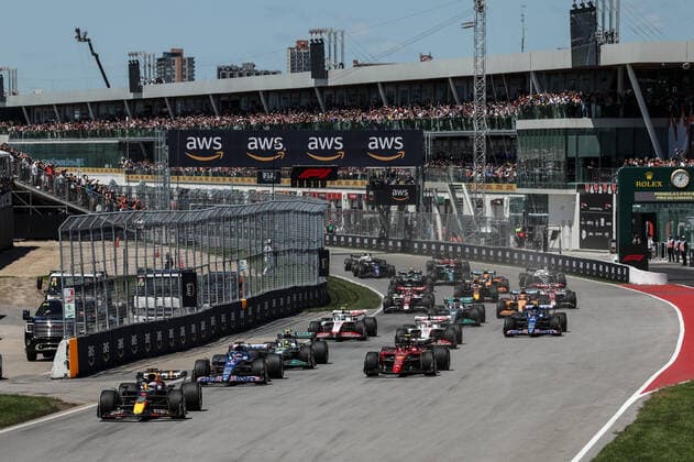 start of the race, depart, 01 VERSTAPPEN Max (nld), Red Bull Racing RB18, action 14 ALONSO Fernando (spa), Alpine F1 Team A522, action 55 SAINZ Carlos (spa), Scuderia Ferrari F1-75, action 44 HAMILTON Lewis (gbr), Mercedes AMG F1 Team W13, action during the Formula 1 AWS Grand Prix du Canada 2022, 9th round of the 2022 FIA Formula One World Championship, WM, Weltmeisterschaft on the Circuit Gilles Villeneuve, from June 17 to 19, 2022 in Montreal, Canada - F1 - CANADIAN GRAND PRIX 2022 - RACE DPPI Panoramic  G00D4154
