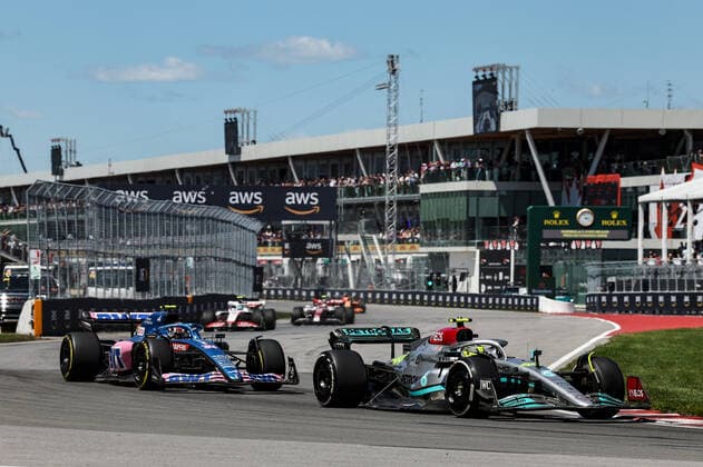 44 HAMILTON Lewis (gbr), Mercedes AMG F1 Team W13, action 31 OCON Esteban (fra), Alpine F1 Team A522, action during the Formula 1 AWS Grand Prix du Canada 2022, 9th round of the 2022 FIA Formula One World Championship, WM, Weltmeisterschaft on the Circuit Gilles Villeneuve, from June 17 to 19, 2022 in Montreal, Canada - F1 - CANADIAN GRAND PRIX 2022 - RACE DPPI Panoramic  G00D4471