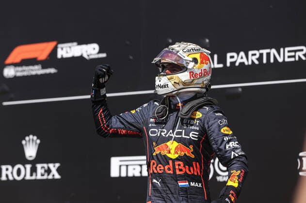 VERSTAPPEN Max (ned), Red Bull Racing RB18, portrait celebrates his victory during the Formula 1 AWS Grand Prix du Canada 2022, 9th round of the 2022 FIA Formula One World Championship, WM, Weltmeisterschaft on the Circuit Gilles Villeneuve, from June 17 to 19, 2022 in Montreal, Canada - F1 - CANADIAN GRAND PRIX 2022 - RACE DPPI Panoramic  AV6_8814