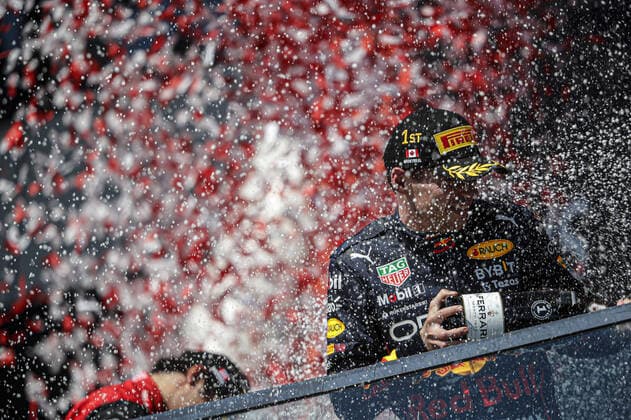 VERSTAPPEN Max (ned), Red Bull Racing RB18, portrait celebrates his victory during the Formula 1 AWS Grand Prix du Canada 2022, 9th round of the 2022 FIA Formula One World Championship, WM, Weltmeisterschaft on the Circuit Gilles Villeneuve, from June 17 to 19, 2022 in Montreal, Canada - F1 - CANADIAN GRAND PRIX 2022 - RACE DPPI Panoramic  _V2_6921