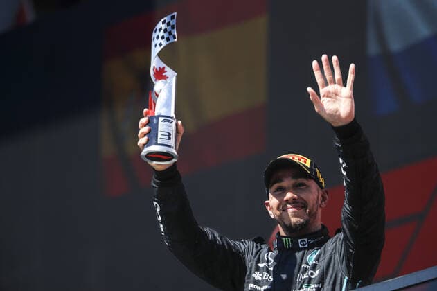 VERSTAPPEN Max (ned), Red Bull Racing RB18, portrait celebrates his victory during the Formula 1 AWS Grand Prix du Canada 2022, 9th round of the 2022 FIA Formula One World Championship, WM, Weltmeisterschaft on the Circuit Gilles Villeneuve, from June 17 to 19, 2022 in Montreal, Canada - F1 - CANADIAN GRAND PRIX 2022 - RACE DPPI Panoramic  _V2_6896
