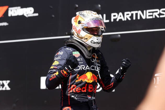 VERSTAPPEN Max (ned), Red Bull Racing RB18, portrait celebrates his victory during the Formula 1 AWS Grand Prix du Canada 2022, 9th round of the 2022 FIA Formula One World Championship, WM, Weltmeisterschaft on the Circuit Gilles Villeneuve, from June 17 to 19, 2022 in Montreal, Canada - F1 - CANADIAN GRAND PRIX 2022 - RACE DPPI Panoramic  AV6_8802