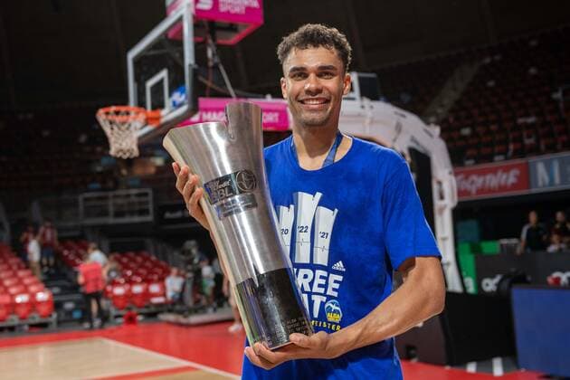 Basketball Berlin 19 06 2022 Season 2021 2022 easyCredit BBL 1 Bundesliga Playoffs Final Game 4 FC Bayern München Basketball Alba Berlin Jubel Alba Alba wins and is German Champion 2022 Jubel Oscar Da Silva Alba Berlin, No 01