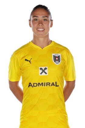 WOMEN SOCCER - OEFB ladies, team photo shoot VIENNA,AUSTRIA,17.JUN.22 - WOMEN SOCCER - OEFB, Oesterreichischer Fussball-Bund, team photoshooting, ladies. Image shows Manuela Zinsberger (AUT).  GEPAxpictures xWalterxLuger