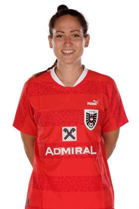 WOMEN SOCCER - OEFB ladies, team photo shoot VIENNA,AUSTRIA,17.JUN.22 - WOMEN SOCCER - OEFB, Oesterreichischer Fussball-Bund, team photoshooting, ladies. Image shows Jasmin Eder (AUT).  GEPAxpictures xWalterxLuger