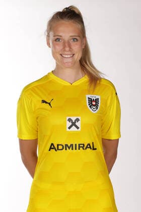 WOMEN SOCCER - OEFB ladies, team photo shoot VIENNA,AUSTRIA,17.JUN.22 - WOMEN SOCCER - OEFB, Oesterreichischer Fussball-Bund, team photoshooting, ladies. Image shows Isabella Kresche (AUT).  GEPAxpictures xWalterxLuger