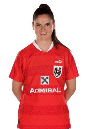 WOMEN SOCCER - OEFB ladies, team photo shoot VIENNA,AUSTRIA,17.JUN.22 - WOMEN SOCCER - OEFB, Oesterreichischer Fussball-Bund, team photoshooting, ladies. Image shows Sarah Zadrazil (AUT).  GEPAxpictures xWalterxLuger