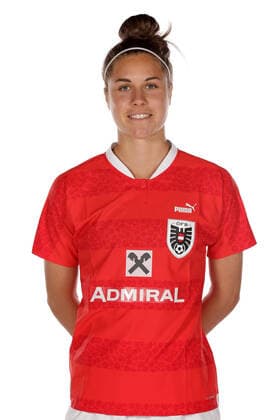 WOMEN SOCCER - OEFB ladies, team photo shoot VIENNA,AUSTRIA,17.JUN.22 - WOMEN SOCCER - OEFB, Oesterreichischer Fussball-Bund, team photoshooting, ladies. Image shows Katja Wienerroither (AUT).  GEPAxpictures xWalterxLuger