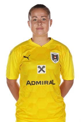 WOMEN SOCCER - OEFB ladies, team photo shoot VIENNA,AUSTRIA,17.JUN.22 - WOMEN SOCCER - OEFB, Oesterreichischer Fussball-Bund, team photoshooting, ladies. Image shows Mariella El Sherif (AUT).  GEPAxpictures xWalterxLuger