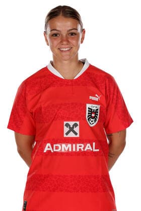 WOMEN SOCCER - OEFB ladies, team photo shoot VIENNA,AUSTRIA,17.JUN.22 - WOMEN SOCCER - OEFB, Oesterreichischer Fussball-Bund, team photoshooting, ladies. Image shows Laura Wienroither (AUT).  GEPAxpictures xWalterxLuger