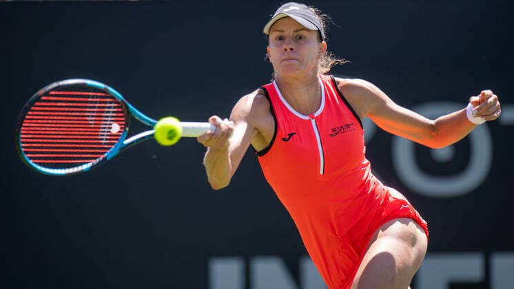 EASTBOURNE, ENGLAND - JUNE 20: Magda Linette of Poland plays against Alison Riske at Devonshire Park on June 20, 2022 in Eastbourne, E Rothesay International Eastbourne - Day Three Copyright: xSebastianxFrejx