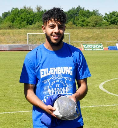 Football, Former regional league footballer Ahmad Assaf qualifies for the World Cup with Jordan, Archive