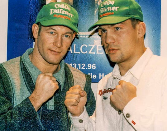 WBO-Boxkampf am 13.12.1996 in Hannover zwischen Eddy Smulders links und Dariusz Michalczewski. *** WBO boxing match on 13 12 1996 in Hannover between Eddy Smulders left and Dariusz Michalczewski