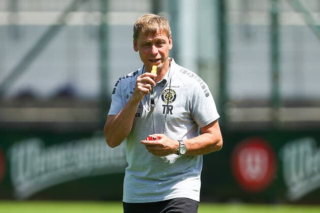 Auerbach, 18.06.2022, Arena zur Vogtlandweide, Fußball, Männer, Saison 2022 2023, Testspiel, VfB Auerbach - FSV Zwickau , Im Bild: Cheftrainer Sven Köhler Koehler (Auerbach) , *** Auerbach, 18 06 2022, Arena zur Vogtlandweide, soccer, men, season 2022 2023, test match, VfB Auerbach FSV Zwickau , In the picture head coach Sven Köhler Koehler Auerbach ,