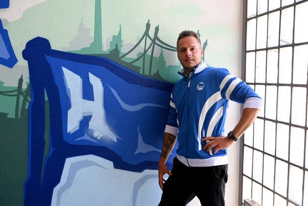 Sport Themen der Woche KW25 Sport Bilder des Tages Fussball, Herren, Saison 2022 23, 1. Bundesliga, Hertha BSC, Präsidentschafts-Kandidat Kay Bernstein in seiner Firmenzentrale in Neukölln, 21.06. 2022, *** Football, men, season 2022 23, 1 Bundesliga, Hertha BSC, presidential candidate Kay Bernstein at his headquarters in Neukölln, 21 06 2022, Copyright: xMatthiasxKochx