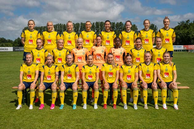 220621 F u uppermost barn Paulina Nyström, Wilma Carlsson, Molly Johansson, Beatrice Persson, Josefin Harrysson, Linn Vickius, Emma Östlund, Freja Olofssonposerar, f v middle row Hanna Lundkvist, Alva Selerud, malvakt Emma Holmgren, malvakt Emma Lind, malvakt Angel Mukasa, Loreta Kullashi, Nellie Lilja, front row Josefine Rybrink, Marika Bergman Lundin, Emilia Larsson, Felicia Saving, Ebba Hed, Cornelia Kapocs, Zara Jönsson, Beata Olsson for a team photo during a photo shoot with the Swedish U23 womens national football team on June 21, 2022 in Helsingborg, Copyright: MATHILDAxAHLBERG BB220621BB143
