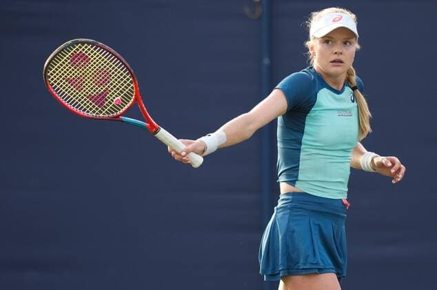 Mandatory Credit: Photo by Dave Shopland Shutterstock (12992813gj) Great Britain s Harriet Dart during her 2nd round match Rothesay International Eastbourne, Tennis, Devonshire Park, Eastbourne, UK - 21 Jun 2022 Rothesay International Eastbourne, Tennis, Devonshire Park, Eastbourne, UK - 21 Jun 2022  Copyright: xDavexShopland Shutterstockx 12992813gj