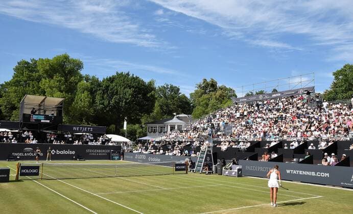22 06 2022 Bad Homburg vor der Höhe, Kurpark, Tennis WTA 250 Bad Homburg Open Round of 16 Lucia Bronzetti vs Angelique Kerber on Centre Court with many spectators emspor, DFL regulations prohibit any use of photographs as image sequences and or quasi video