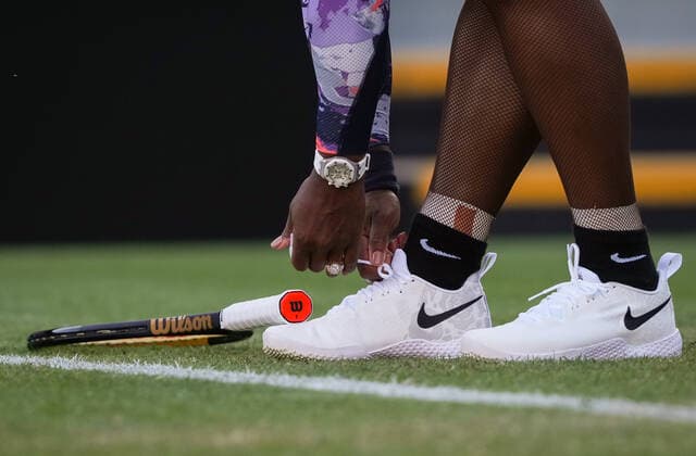Serena Williams of USA ties her shoe laces during the QF Women?s doubles match during the Rothersay International Eastbourne Tennis Tournament 2022 at Devonshire Park, Eastbourne, England on the 22 June 2022. Copyright: xAndyxRowlandx PMI-5007-0016