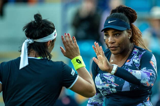 EASTBOURNE, ENGLAND - JUNE 22: Serena Williams of the United States during the Womens doubles quarter final playing alongside Ons Jabeur of Tunisia against Shuko Aoyama of Japan and Hao-Ching Chan of Chinese Taipei on Day Five of Rothesay International Eastbourne at Devonshire Park on June 22, 2022 in Eastbourne, E Rothesay International Eastbourne - Day Five Copyright: xSebastianxFrejx