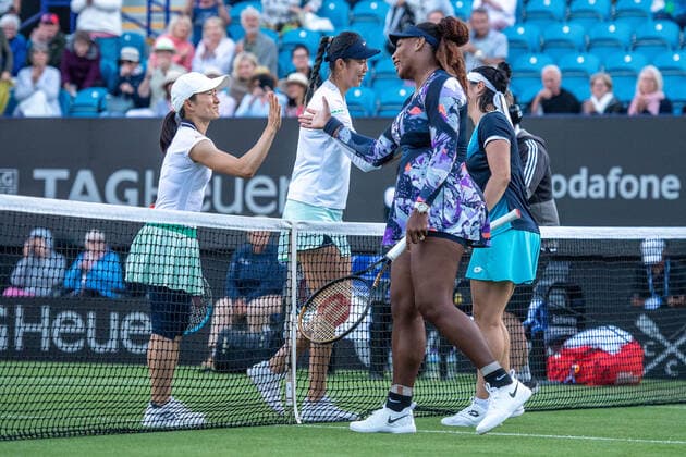 EASTBOURNE, ENGLAND - JUNE 22: Serena Williams of the United States Ons Jabeur of Tunisia during the Womens doubles quarter final against Shuko Aoyama of Japan and Hao-Ching Chan of Chinese Taipei on Day Five of Rothesay International Eastbourne at Devonshire Park on June 22, 2022 in Eastbourne, England Rothesay International Eastbourne - Day Five Copyright: xSebastianxFrejx