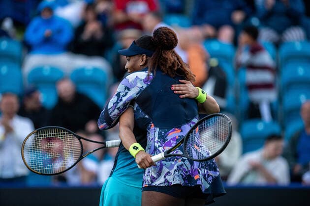 EASTBOURNE, ENGLAND - JUNE 22: Serena Williams of the United States Ons Jabeur of Tunisia during the Womens doubles quarter final against Shuko Aoyama of Japan and Hao-Ching Chan of Chinese Taipei on Day Five of Rothesay International Eastbourne at Devonshire Park on June 22, 2022 in Eastbourne, Rothesay International Eastbourne - Day Five Copyright: xSebastianxFrejx
