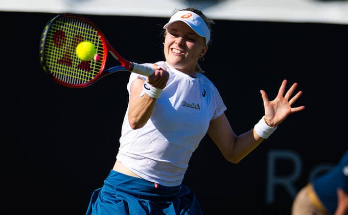 June 22, 2022, Eastbourne, GREAT BRITAIN: Harriet Dart of Great Britain in action during the third round of the 2022 Rothesay International WTA, Tennis Damen 500 tennis tournament against Marta Kostyuk of Ukraine Eastbourne GREAT BRITAIN - ZUMAa181 20220622_zaa_a181_062 Copyright: xRobxPrangex
