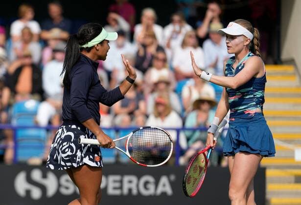 Mandatory Credit: Photo by Dave Shopland Shutterstock (12992816cx) Great Britain s doubles team of Harriet Dart and Heather Watson Rothesay International Eastbourne, Tennis, Devonshire Park, Eastbourne, UK - 23 Jun 2022 Rothesay International Eastbourne, Tennis, Devonshire Park, Eastbourne, UK - 23 Jun 2022  Copyright: xDavexShopland Shutterstockx 12992816cx
