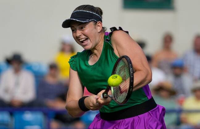 Mandatory Credit: Photo by Dave Shopland Shutterstock (12992816dd) Latvia s Elena Ostapenko wearing Tennis dress in Wimbledon Colours Rothesay International Eastbourne, Tennis, Devonshire Park, Eastbourne, UK - 23 Jun 2022 Rothesay International Eastbourne, Tennis, Devonshire Park, Eastbourne, UK - 23 Jun 2022  Copyright: xDavexShopland Shutterstockx 12992816dd
