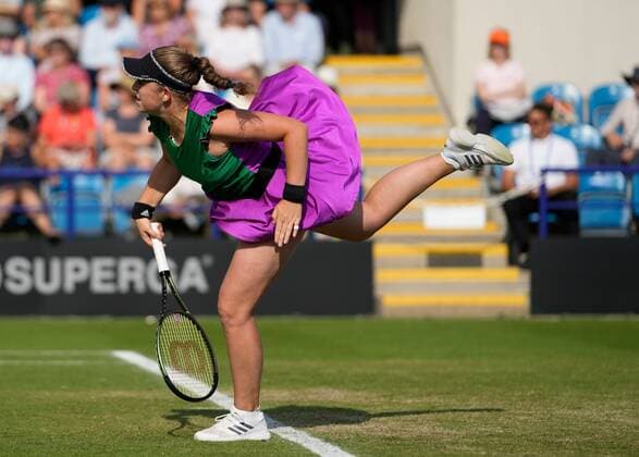 Mandatory Credit: Photo by Dave Shopland Shutterstock (12992816dh) Latvia s Elena Ostapenko wearing Tennis dress in Wimbledon Colours Rothesay International Eastbourne, Tennis, Devonshire Park, Eastbourne, UK - 23 Jun 2022 Rothesay International Eastbourne, Tennis, Devonshire Park, Eastbourne, UK - 23 Jun 2022  Copyright: xDavexShopland Shutterstockx 12992816dh